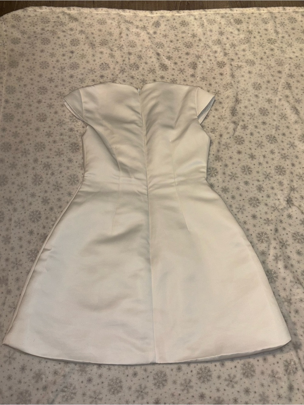 White graduation dress - Picture 4 of 8
